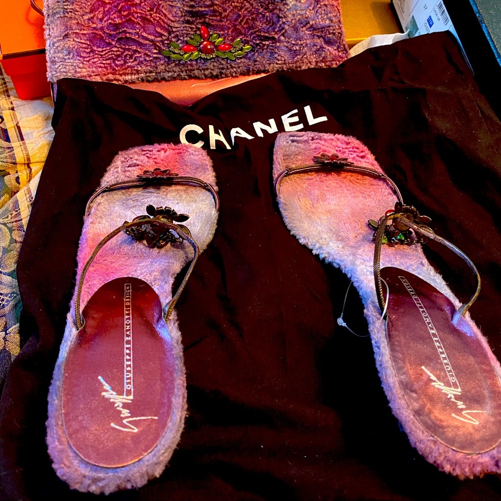 Giuseppe Zanotti fur sandals with matching Handbag
